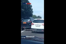 Polisi Tangkap Pengemudi...