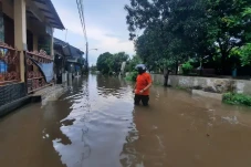 Hujan Deras Disertai...