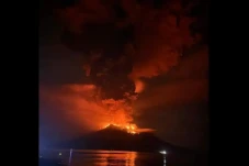 Gunung Ruang di Sitaro...