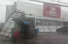 Hujan Disertai Angin...
