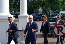 CEO Apple Tim Cook Tiba...