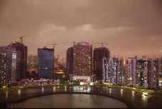 Dubai Lumpuh Diterjang...