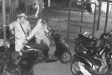 3 Maling Satroni Rumah...
