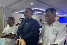 Puluhan Keluarga Korban...