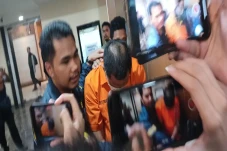 Penampakan Pria Ngadu...