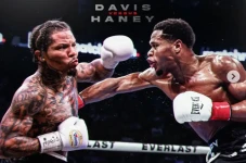 Devin Haney Kalahkan...