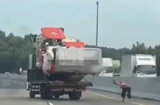 Viral di Media Sosial,...