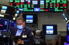 Wall Street Masih Berakhir...