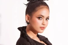 Profil Putri Isnari,...