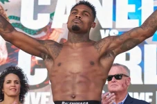 Jermell Charlo Pakai...