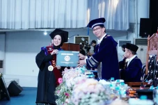 Cerita Nadya, Mahasiswa...