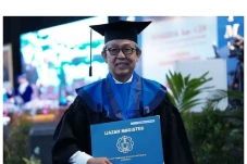 Yusef Raih Gelar S2...