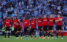 Manchester United Lolos...