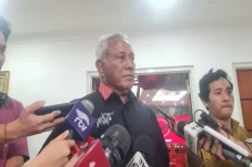 Komarudin Watubun Sebut...