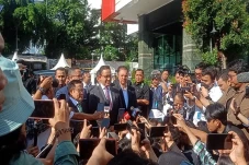 Tiba di MK, Anies-Cak...