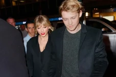 Mengapa Taylor Swift...