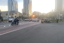 Massa Demo Bubarkan...
