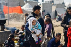 Brutal Menggempur Gaza,...