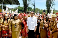 Jokowi Janji Sekolahkan...
