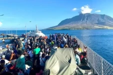 Gunung Ruang Erupsi,...