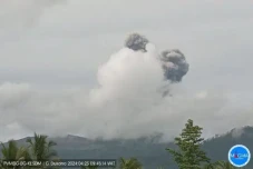 Gunung Dukono di Malut...