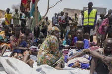40.000 Warga Sudan Mengungsi...