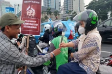 Bagikan Bunga Mawar,...