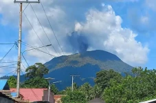 Gunung Ibu di Maluku...
