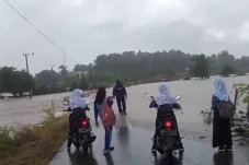 Bone Diterjang Banjir,...