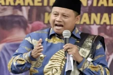 Mantan Wagub Jabar Uu...
