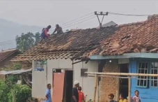 Puluhan Rumah di Kabupaten...