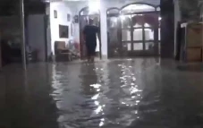 Diguyur Hujan Deras,...