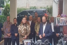 Surya Paloh Tegaskan...