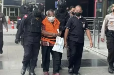 Vonis Bebas Bupati Mimika...