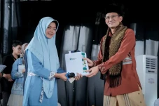 Sandiaga Ajak Santri...