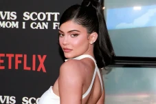 Kylie Jenner Pamer Foto...