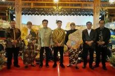 Nonton Wayang Bareng...