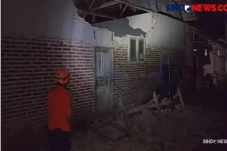 Gempa Garut Sebabkan...
