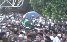 Ribuan Warga NU Iringi...