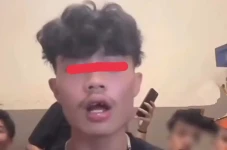 Polisi Kantongi Identitas...