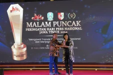 Raih PWI Jatim Award...