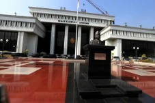 Diduga Ditraktir Pengacara...