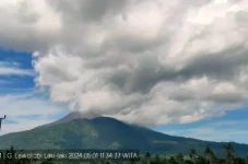 Gunung Lewotobi Erupsi,...
