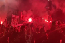 Kemeriahan Suporter...