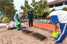 Peringati Hardiknas,...