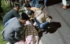 Tabrak Pembatas Jalan,...