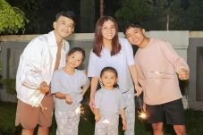 5 Potret Sarwendah Bersama...