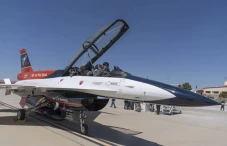 Jet Tempur F-16 dengan...