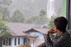 Viral! Rumah dengan...