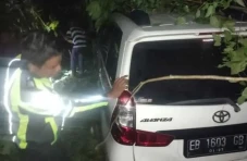 Rem Blong, Avanza Terjun...